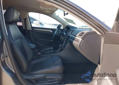 2017 Volkswagen Passat 1.8T R-Line z USA, uszkodzony, nr VIN 1VWDT7A36HC024482